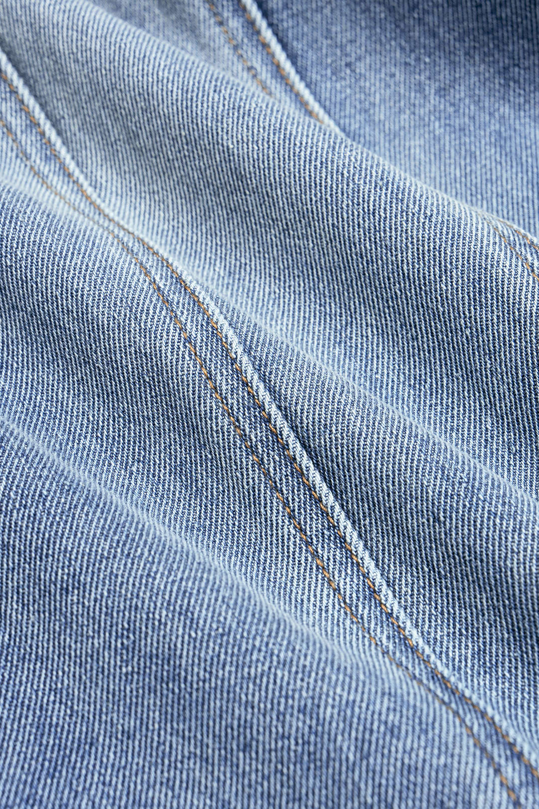 Isa - Metallic jeans met knoopjes en wijde pijpen