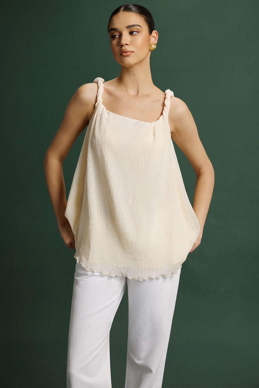 Top met gedraaid detail, knoopdetail en asymmetrische zoom