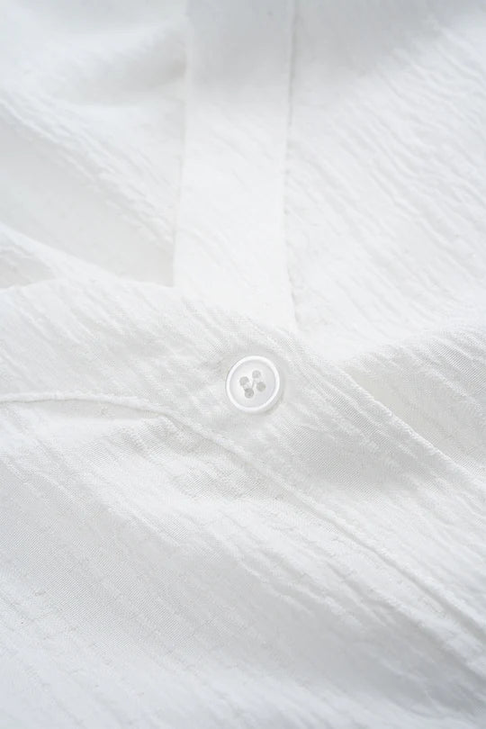 Asymmetrische, mouwloze blouse met knoopsluiting en open rug