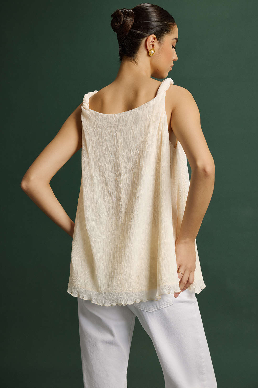 Top met gedraaid detail, knoopdetail en asymmetrische zoom