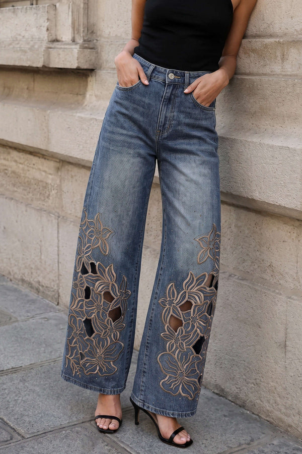Jeans met borduursel, strass en uitsnijding