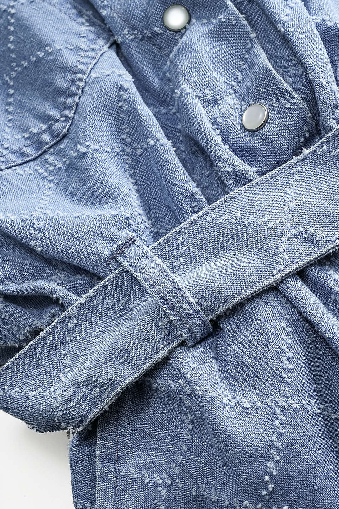 Denim playsuit met revers, riem en zakken