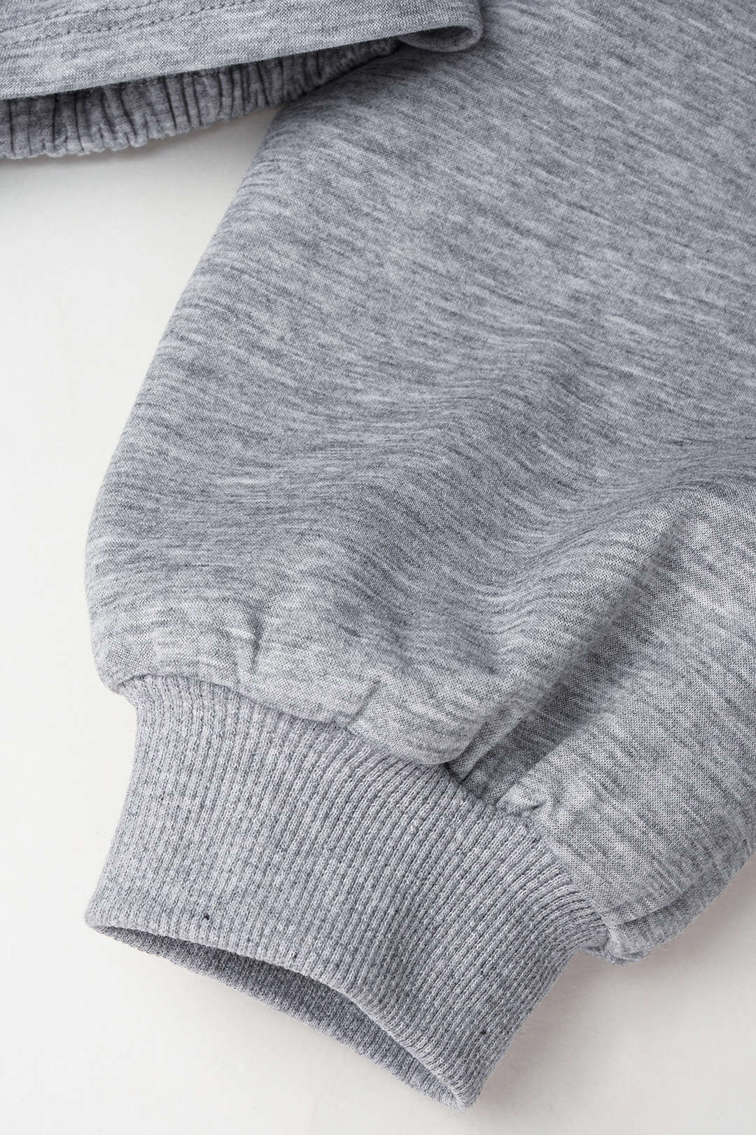 Sweater met V-hals, gedraaid detail en knoopdetail