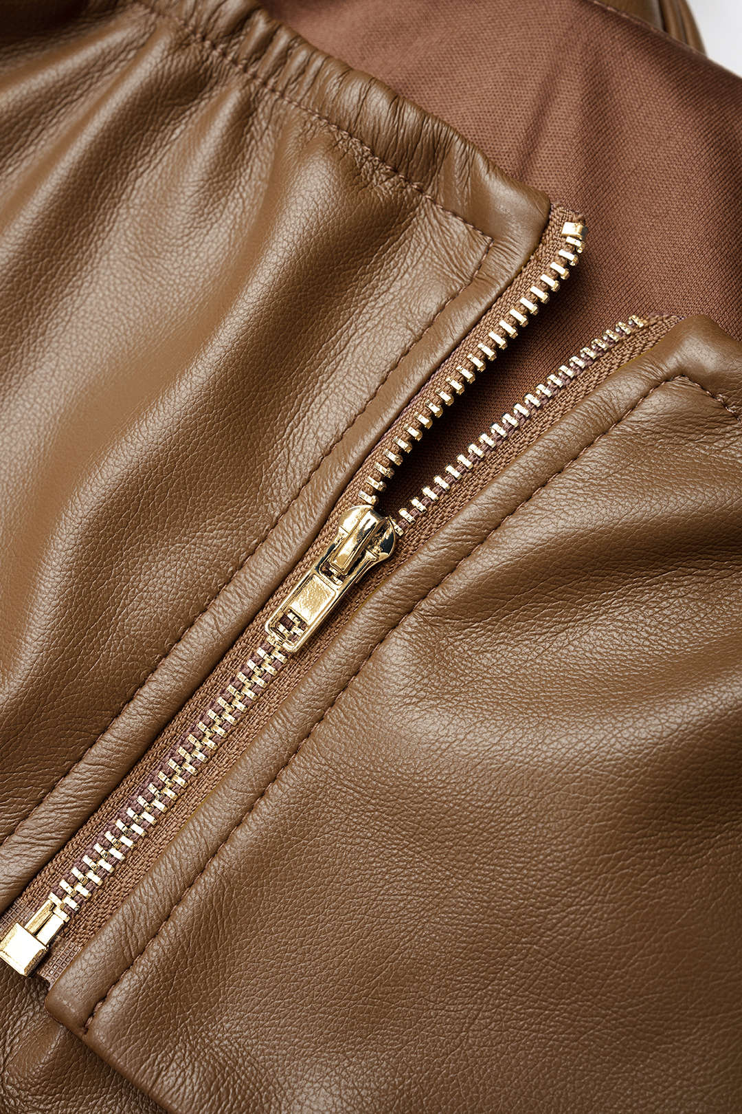 Leren-look metallic top met kettingdetail