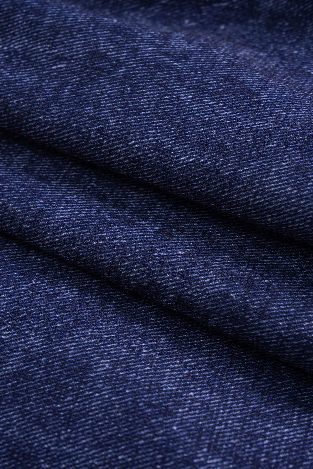 Metallic patchwork minijurk met ruches en kettingdetail