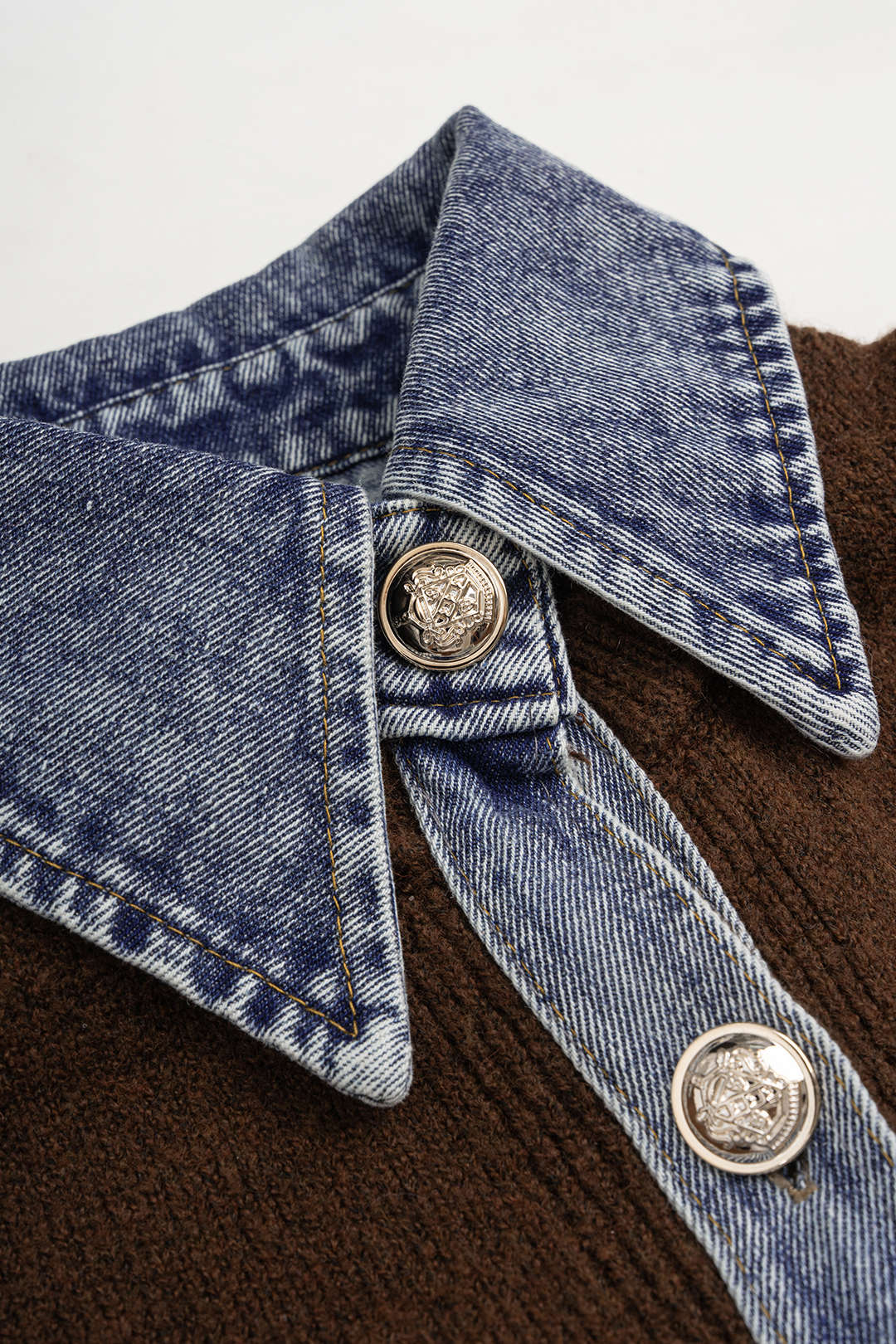 Daphne - Gebreid patchwork vest met knoopjes