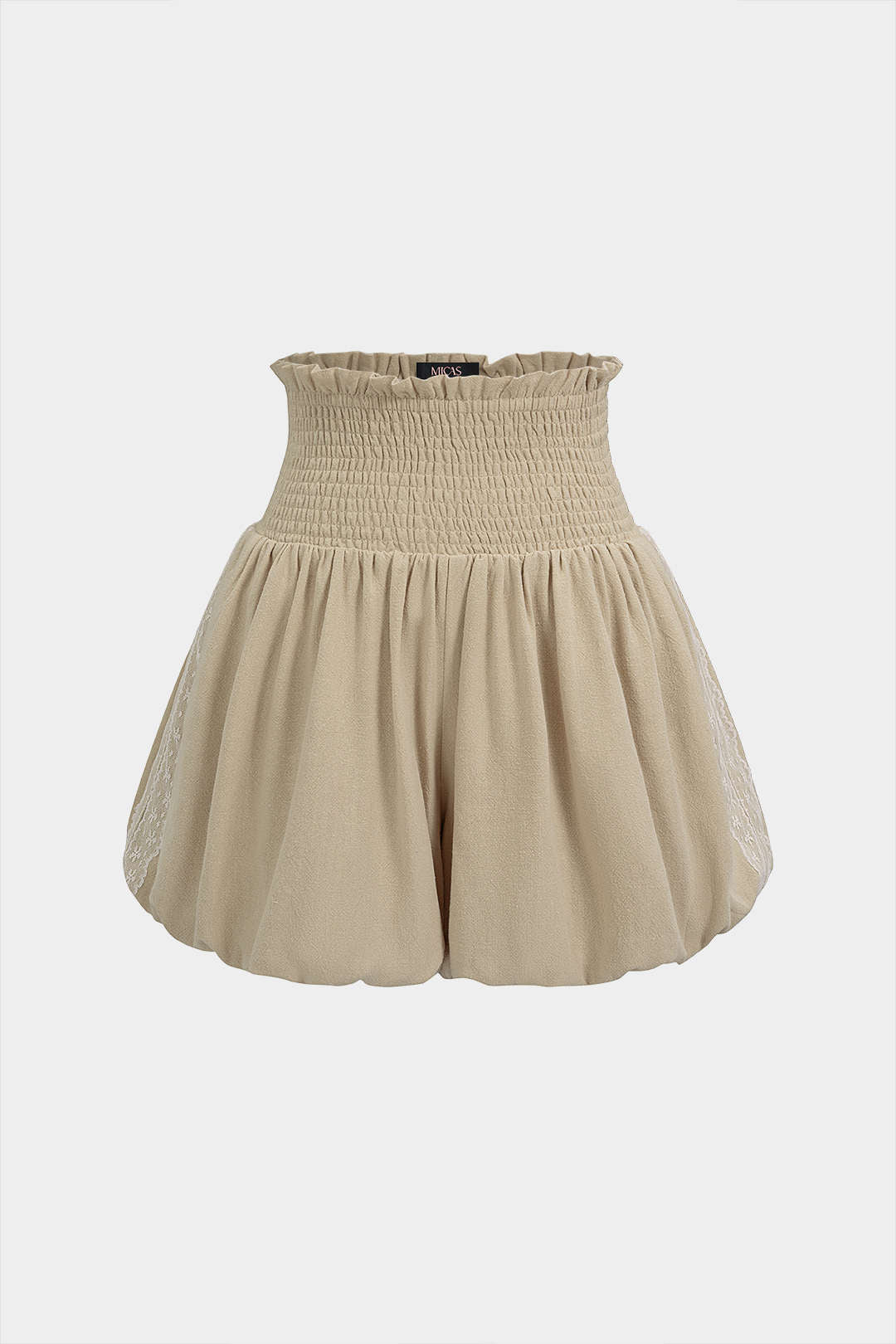 Short met hoge taille, smokwerk en ruches