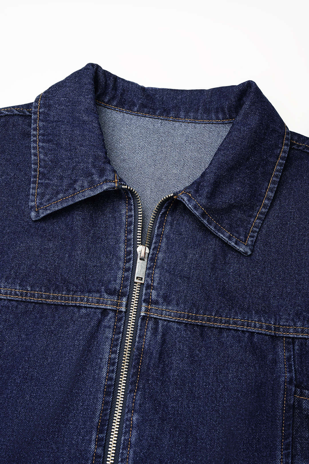 Denim patchwork jas met trekkoord, rits en revers