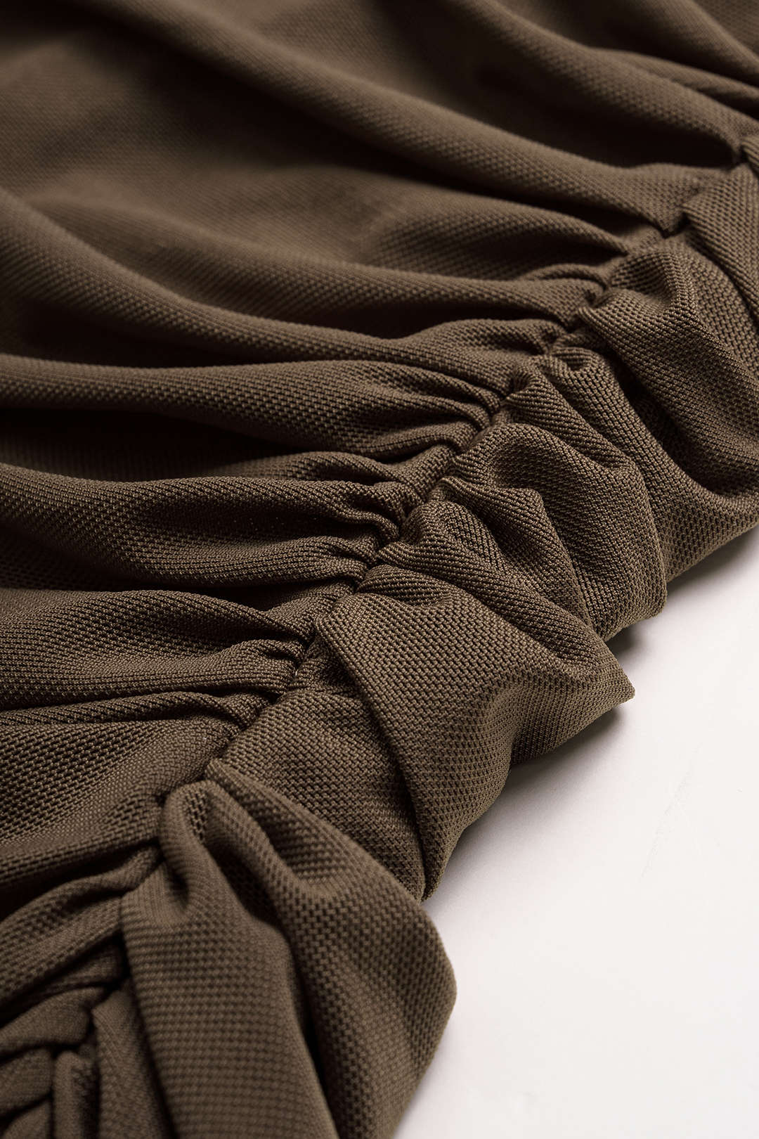 Mesh asymmetrische body met ruches en lange mouwen