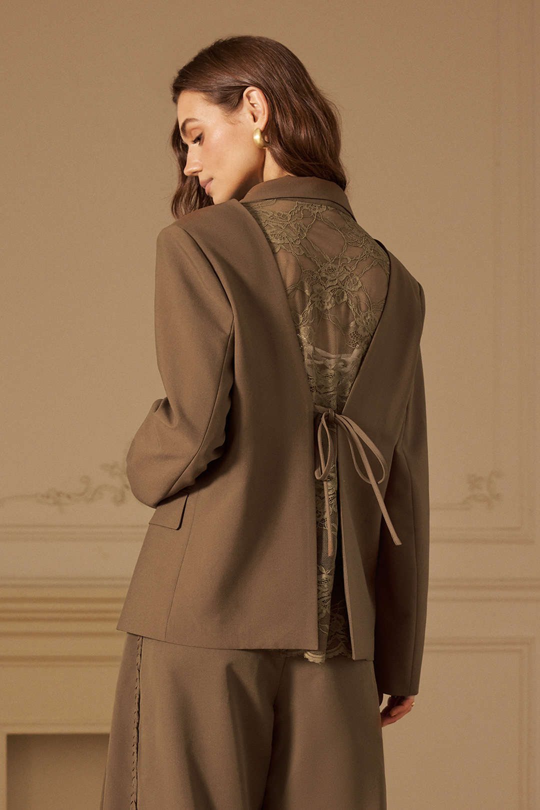 Patchwork blazer met kant, reverskraag en open rug