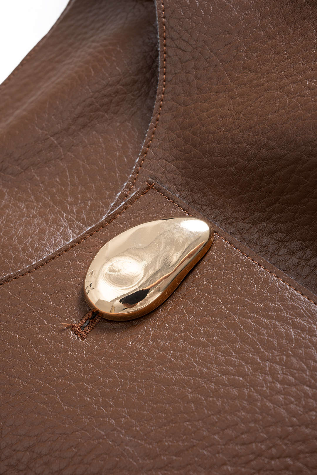 Ella - Leren-look metallic jasje met knoopjes