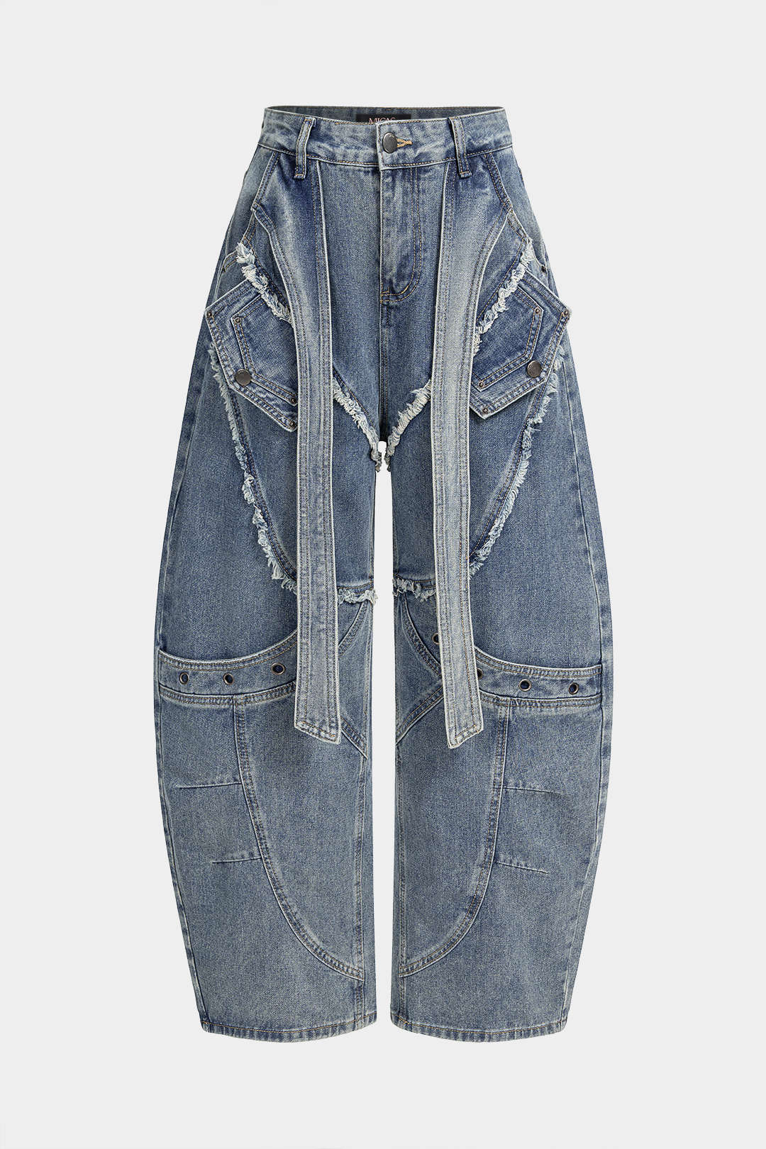 Jeans met riem en rafelrand
