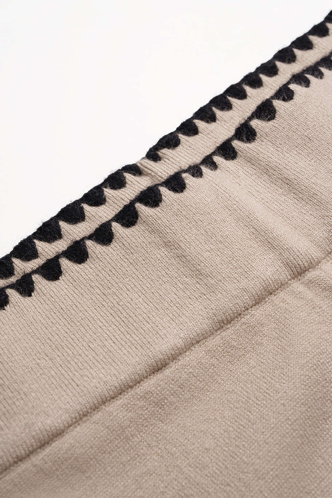 Gebreide broek met borduursel en wijde pijpen