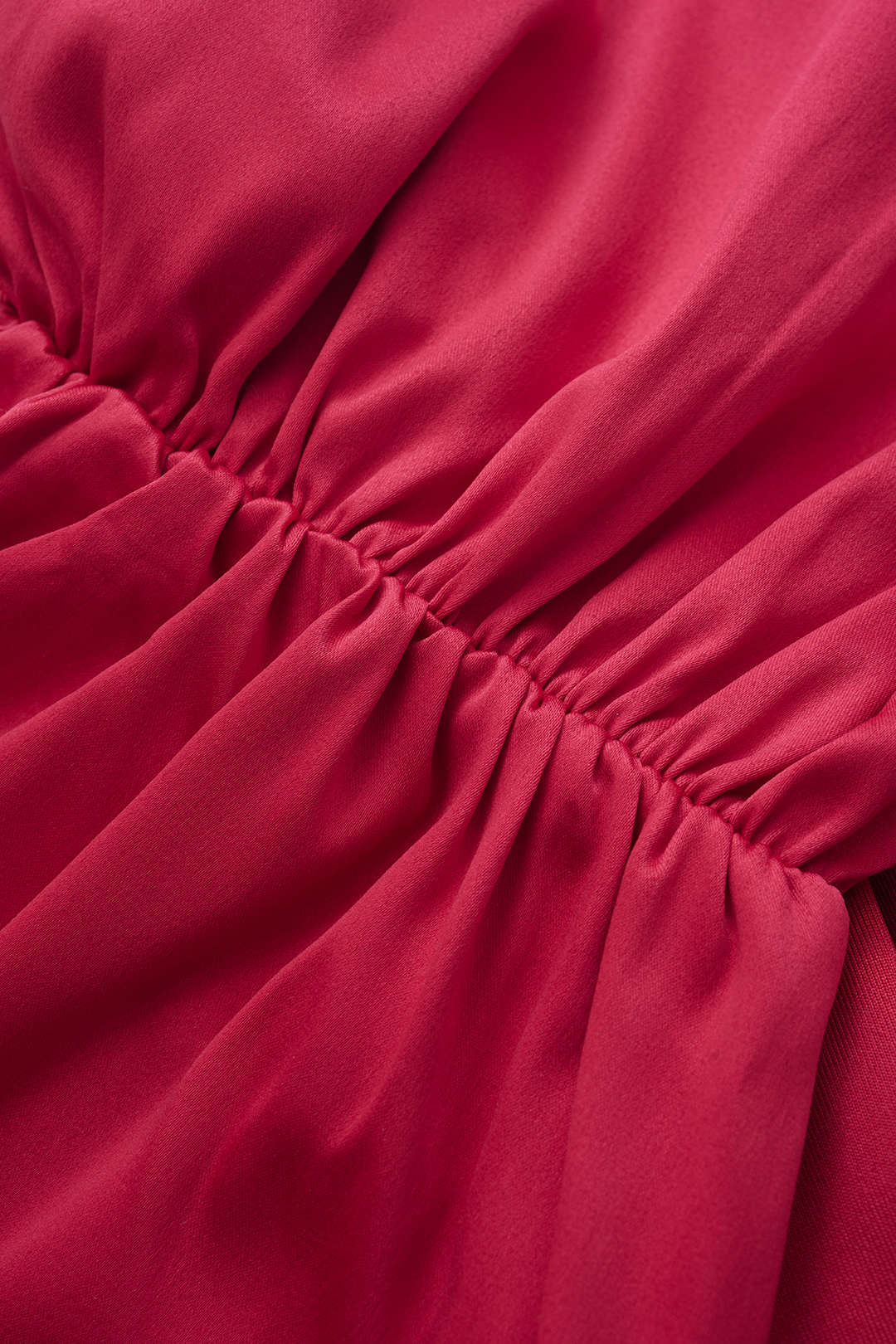 Maxijurk met blote schouders, ruches en knoopdetail