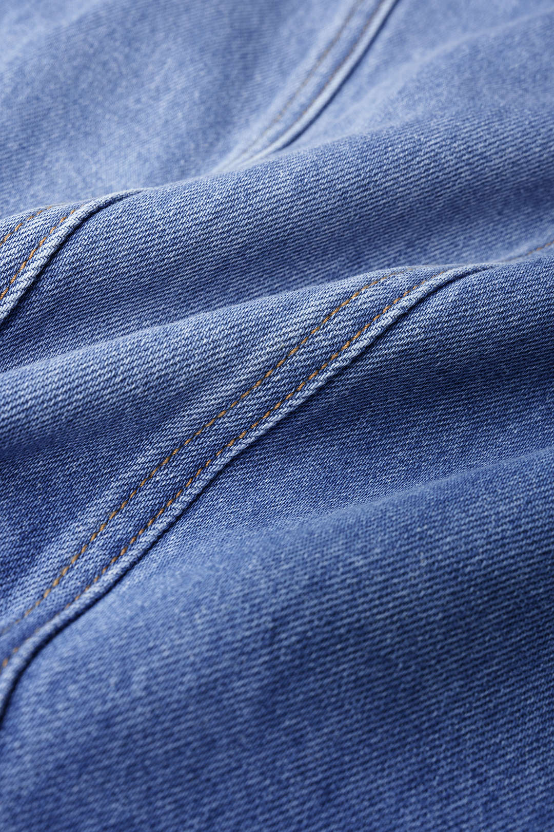 Denim metallic gilet met reverskraag en knoopjes