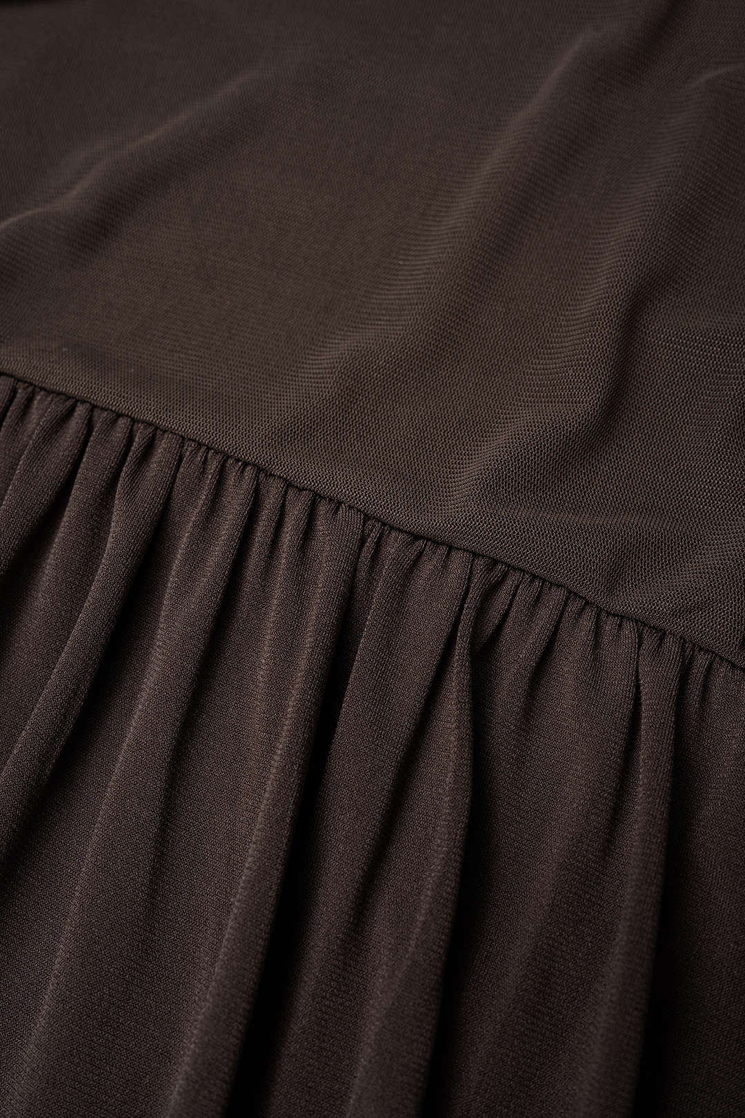 Mesh asymmetrische maxijurk met één schouder en ruches