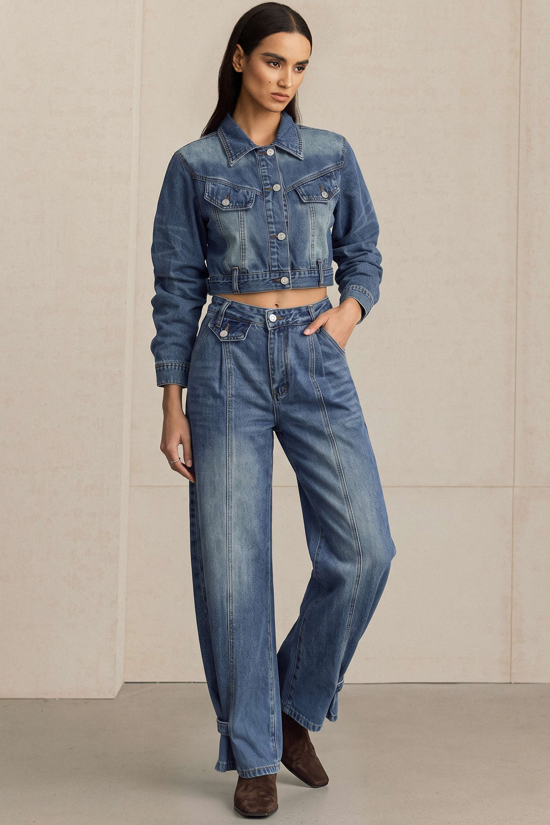 Jeans met revers, knoopjes en lange mouwen