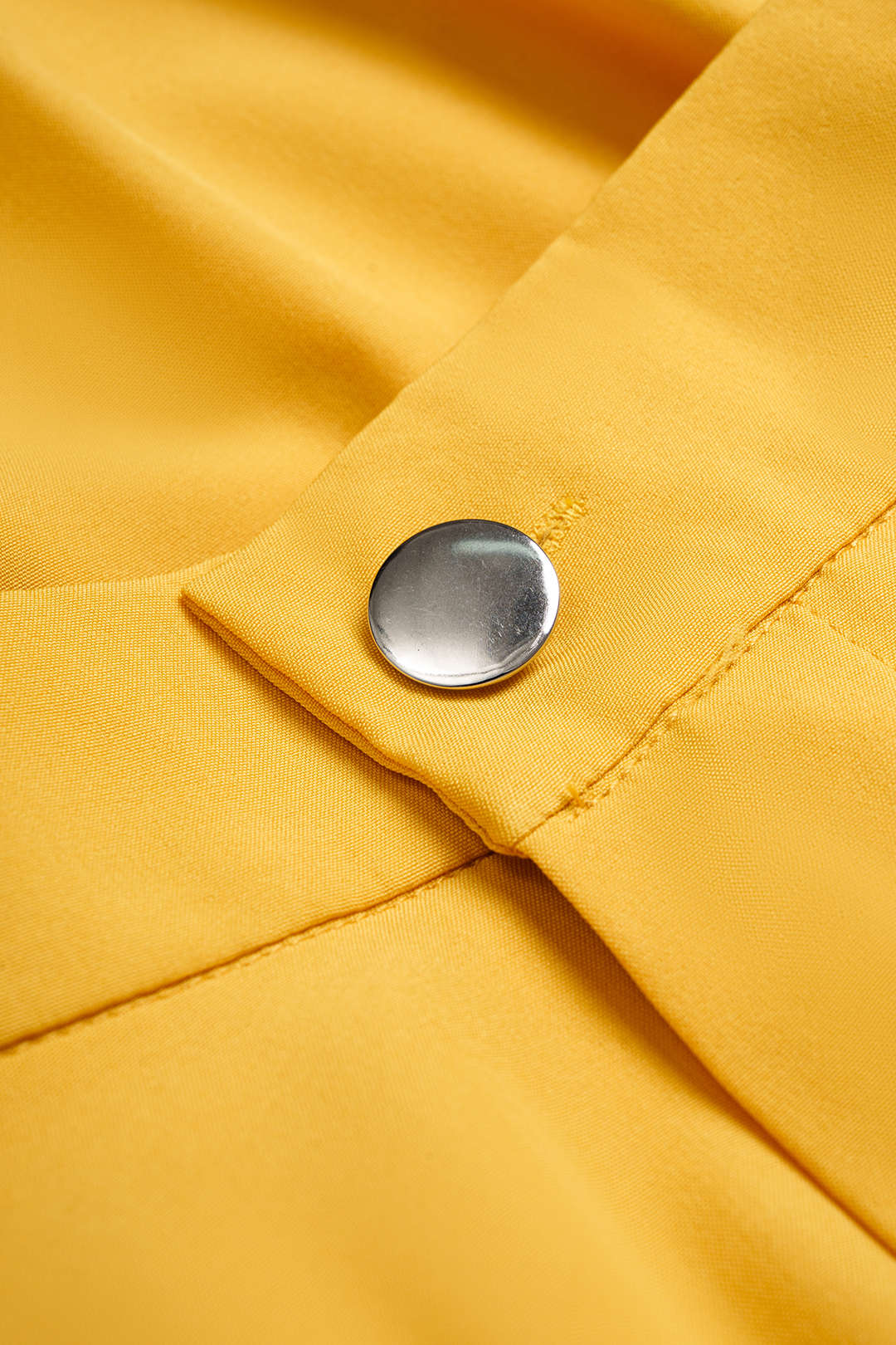 Short met hoge taille, wijde pijpen en ruches