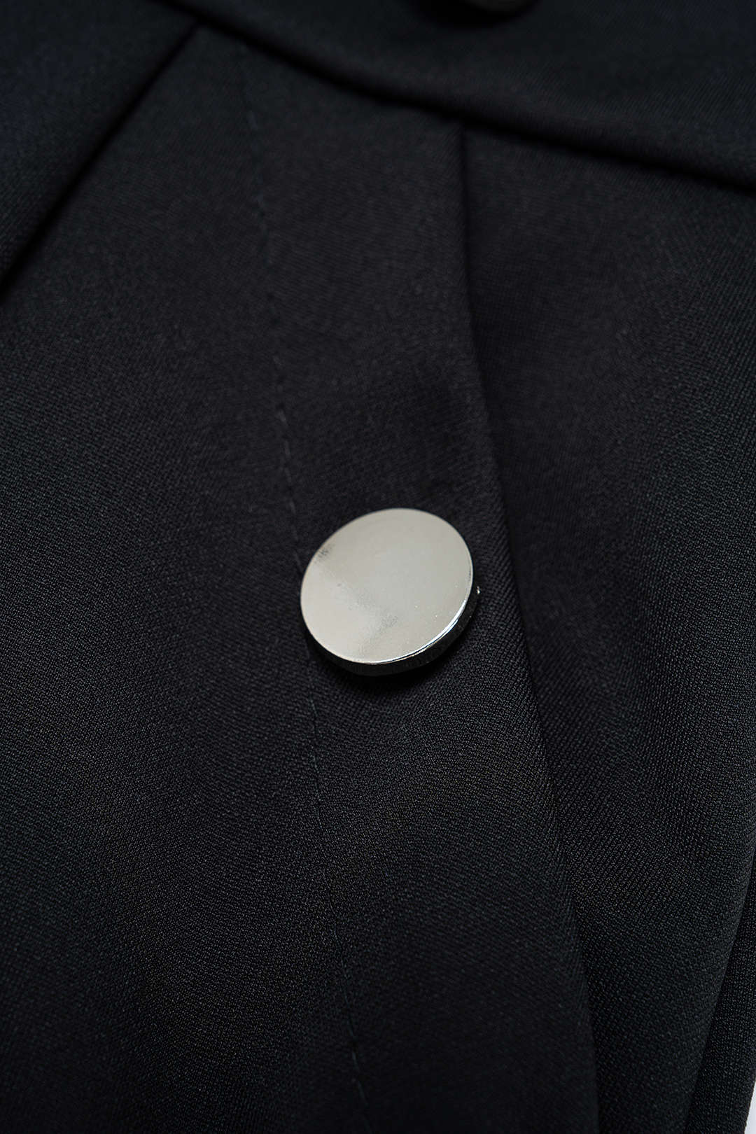 Effen broek met knoopjes, hoge taille en wijde pijpen