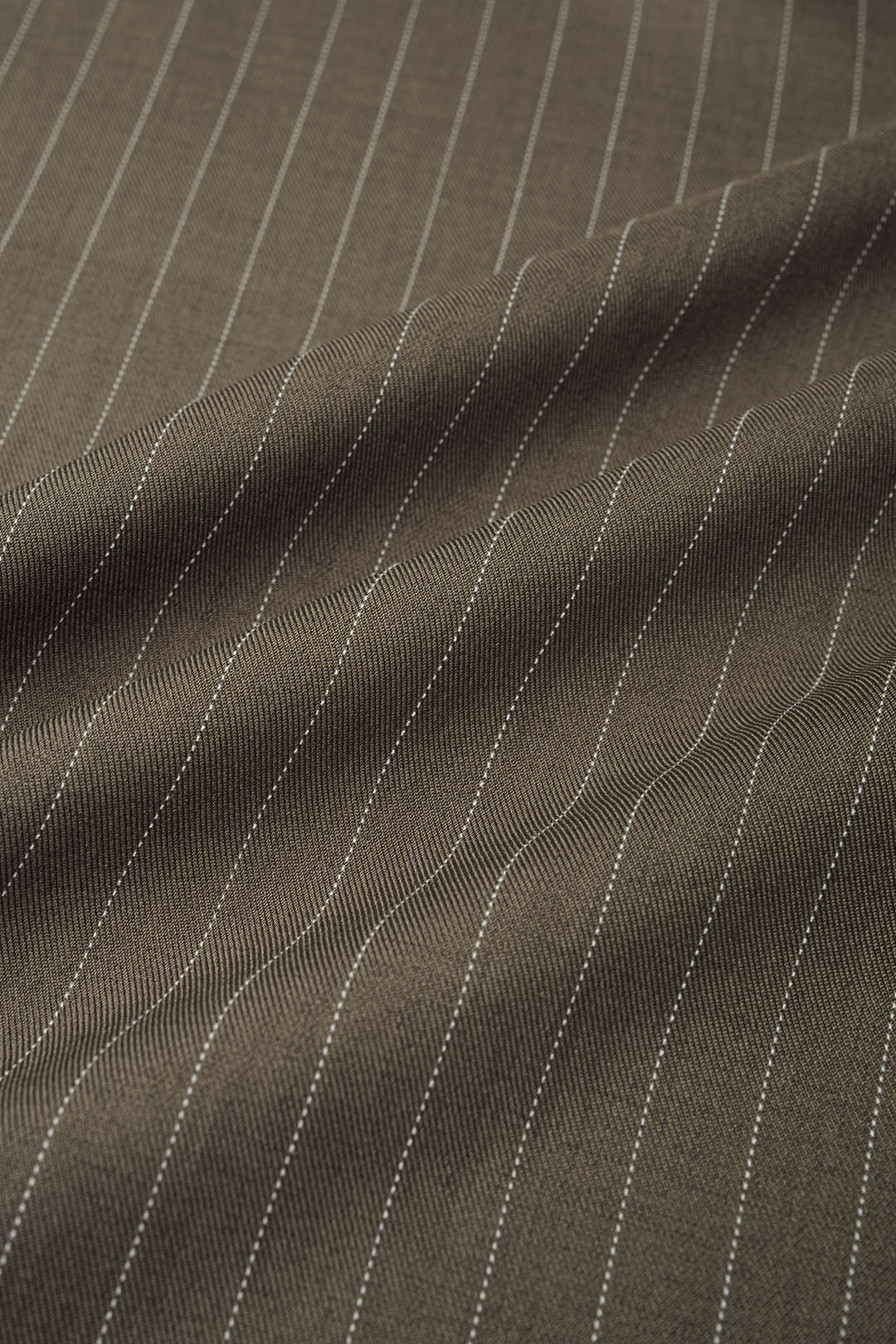 Gestreepte asymmetrische broek met ruches en wijde pijpen