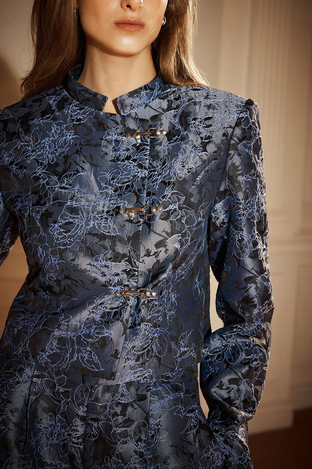 Jacquard metallic jasje met kraag