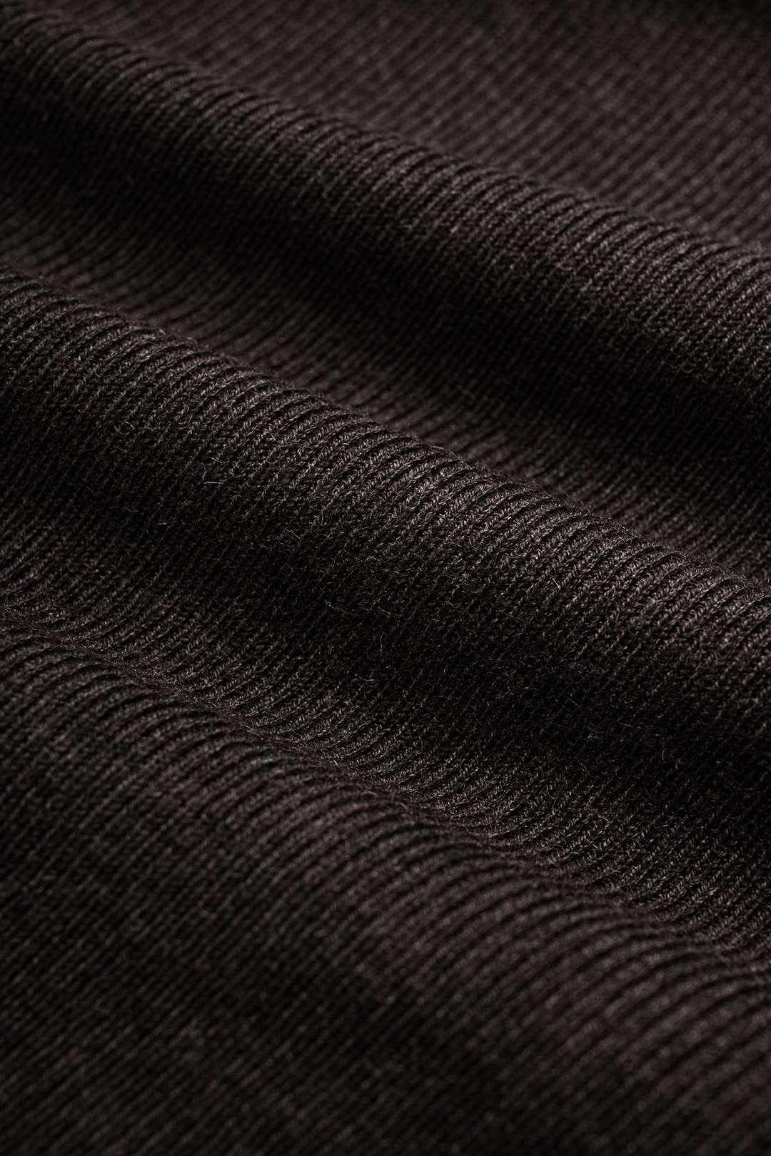 Gebreide top met blote schouders en gedraaid detail