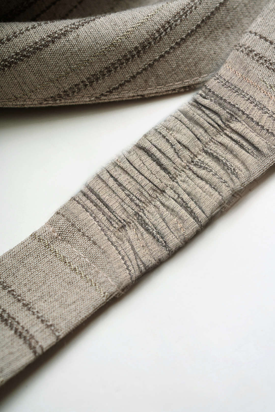 Gestreepte blazer met reverskraag en gedraaid detail
