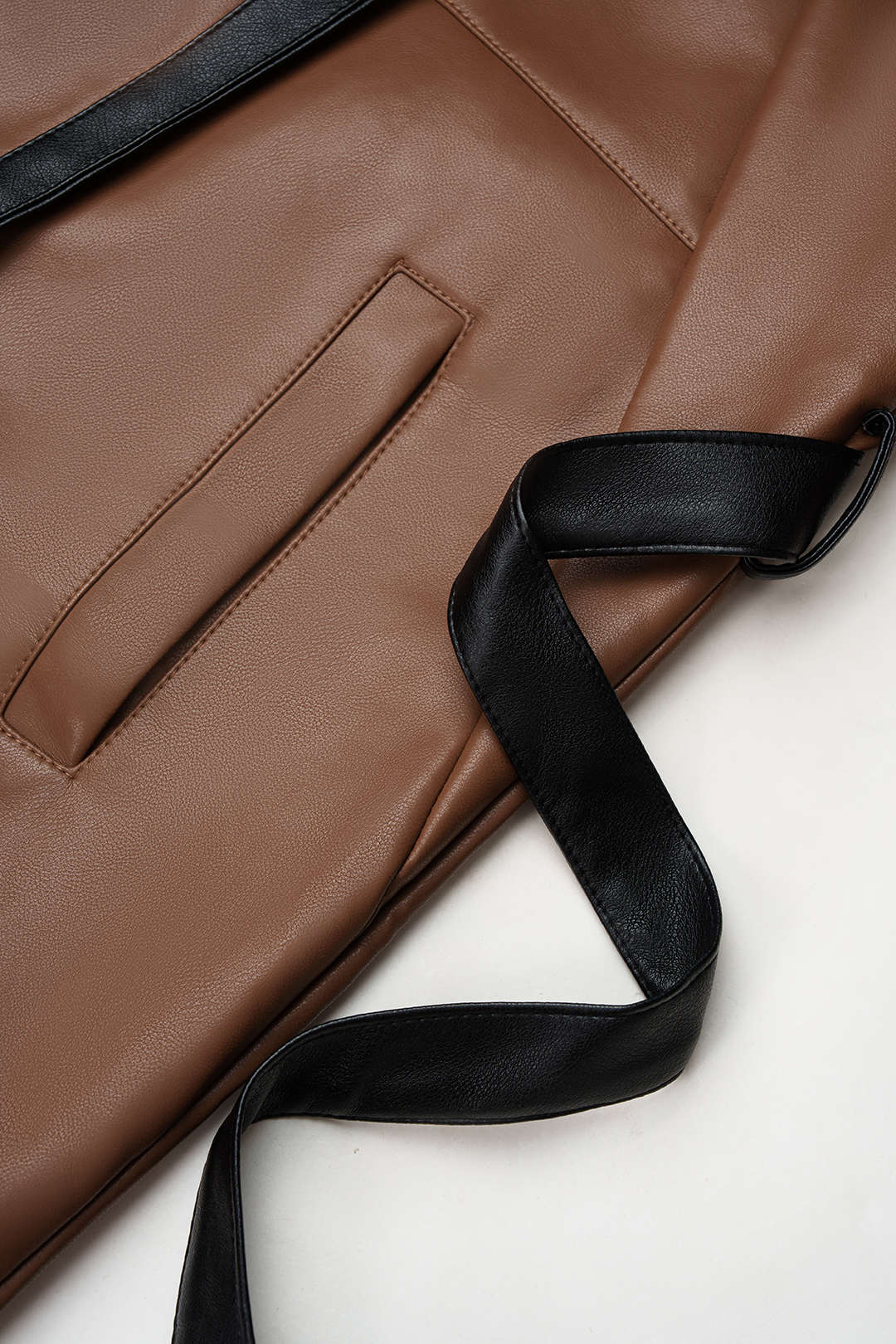 Dila - Leren-look blazer met riem