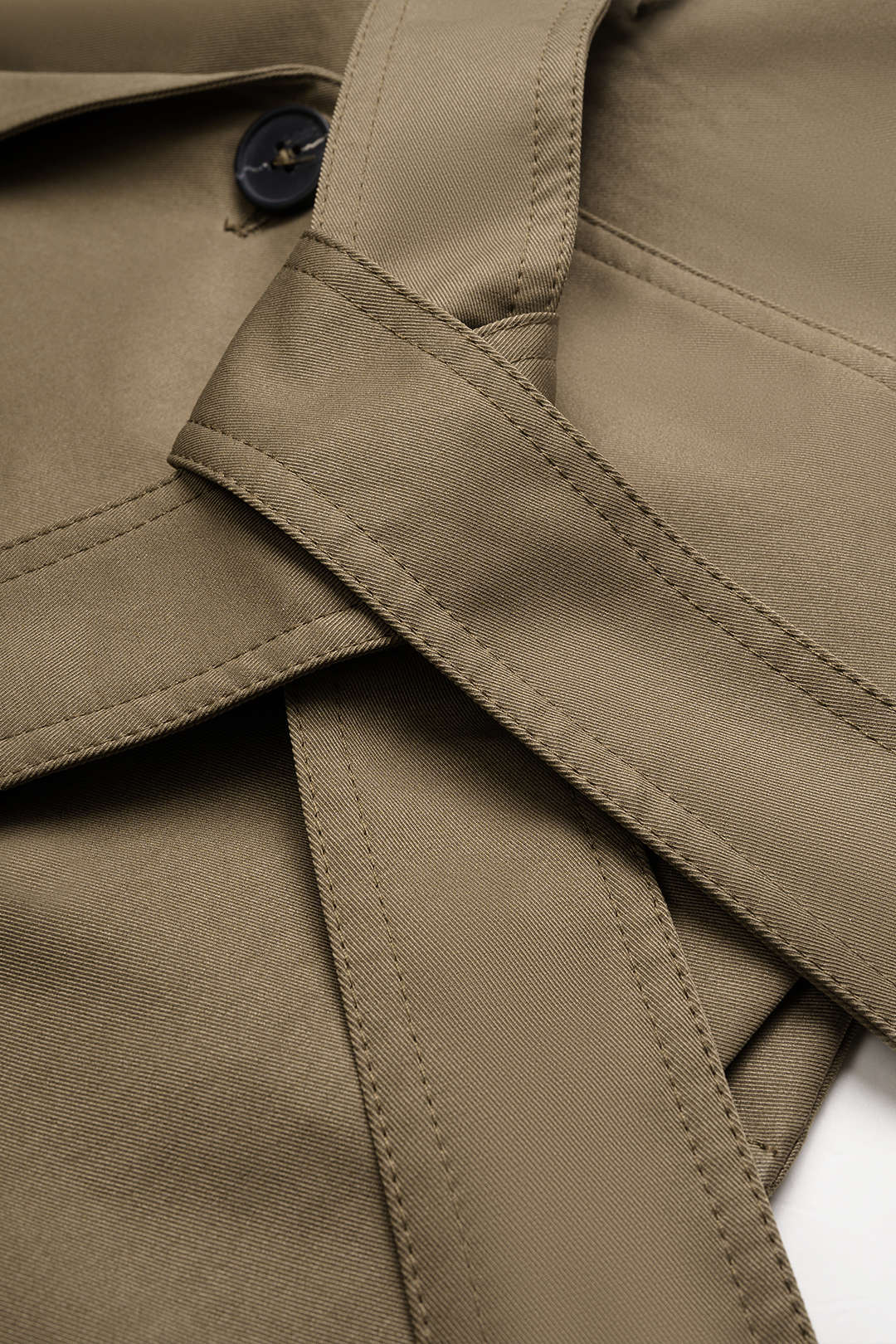 Gilet met reverskraag, knoopjes en riem