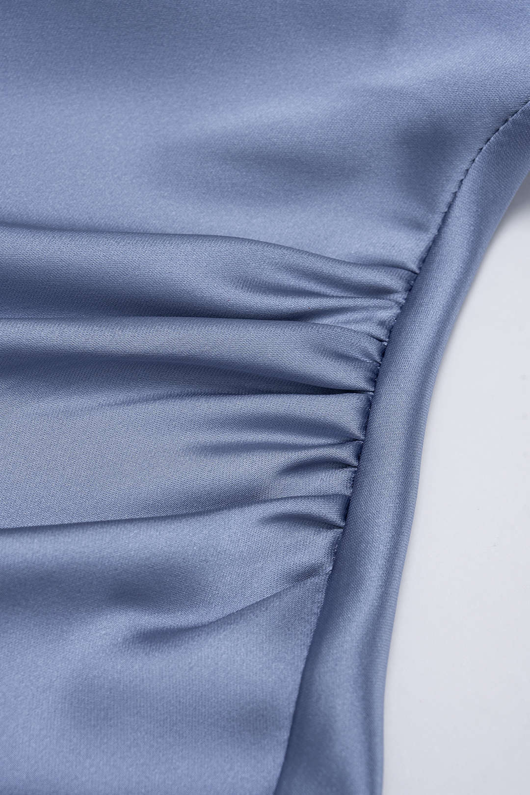 Satijnen asymmetrische minijurk met drapering