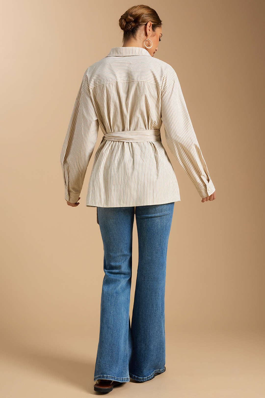 Gestreepte blouse met knoopjes, ruches en lange mouwen