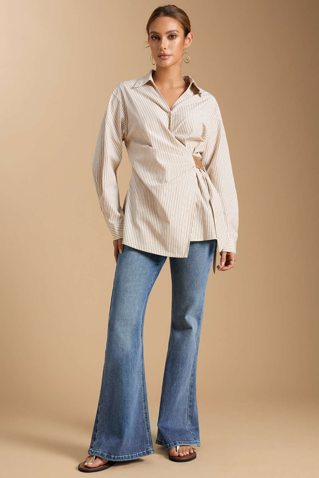 Gestreepte blouse met knoopjes, ruches en lange mouwen