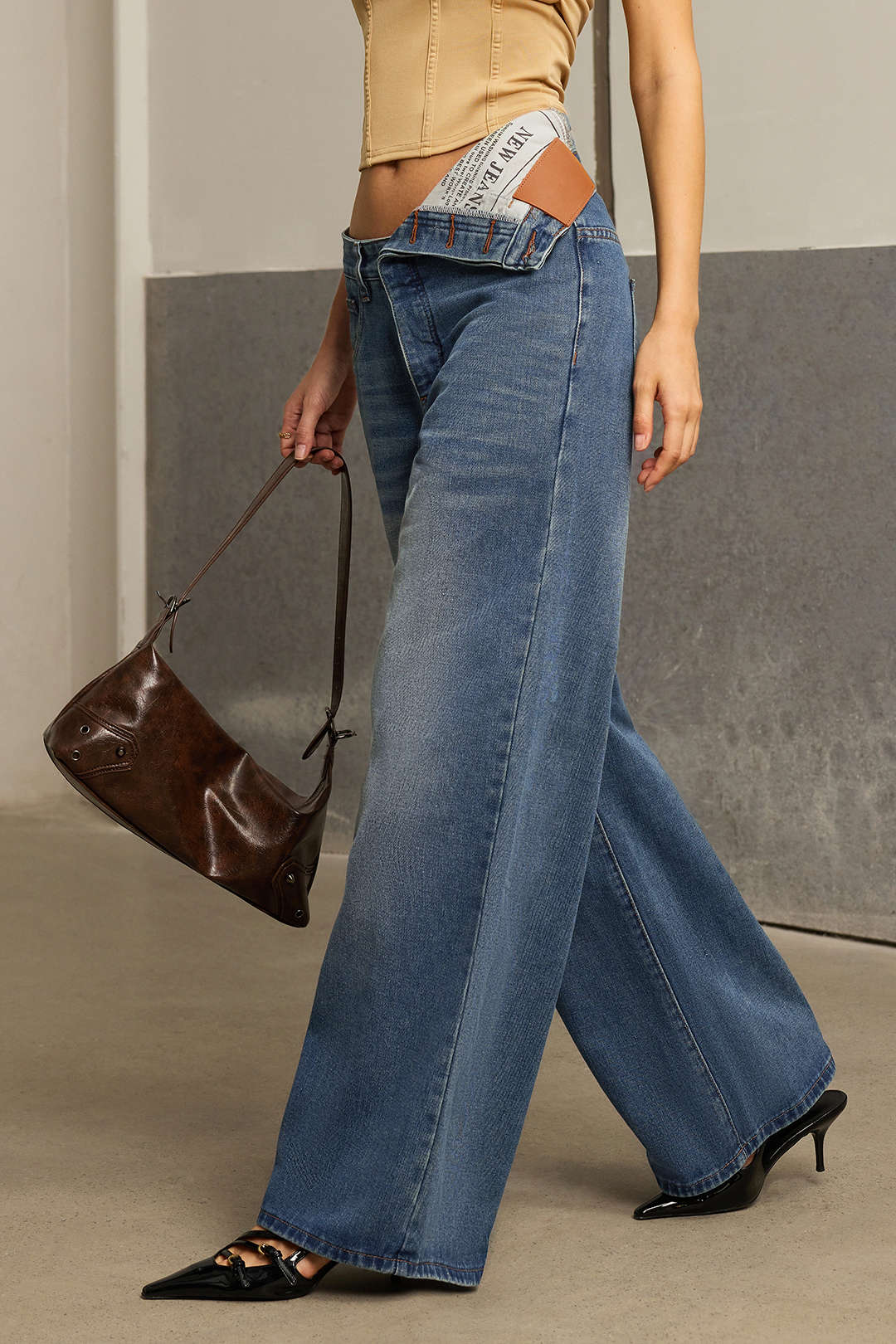 Asymmetrische jeans met hoge taille en rechte pijp