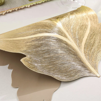 🎉Nieuwjaarscadeau 50% korting! 🌟Goudkleurige 3D-blad-placemat – Luxe tafeldecoratie, hittebestendig en waterdicht: perfect voor feestjes en dagelijks gebruik!