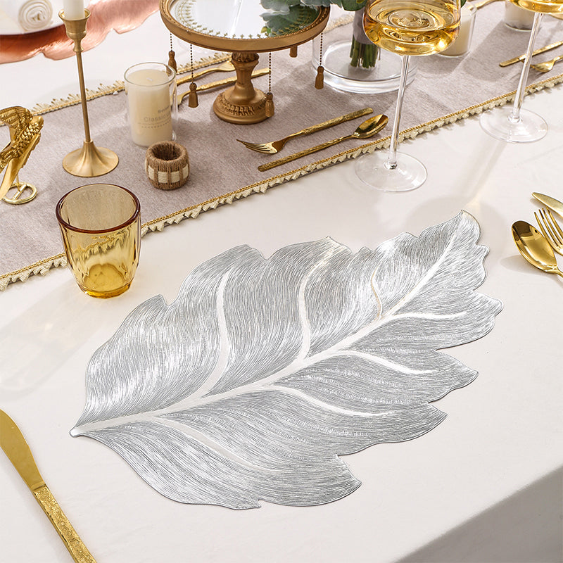 🎉Nieuwjaarscadeau 50% korting! 🌟Goudkleurige 3D-blad-placemat – Luxe tafeldecoratie, hittebestendig en waterdicht: perfect voor feestjes en dagelijks gebruik!